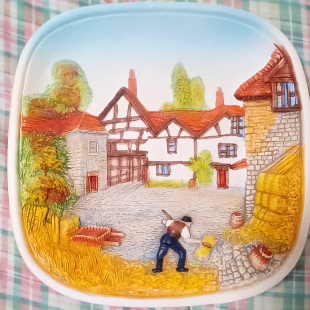 Vintage Legend Products Gypsum/Chalkware 3D Nice Decor Hanging Wall England 1974